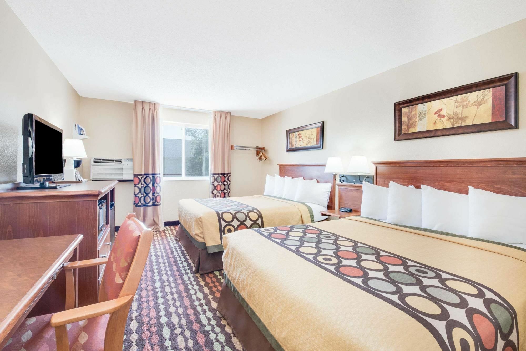 Hotel Super 8 By Wyndham Grand Forks Exterior foto